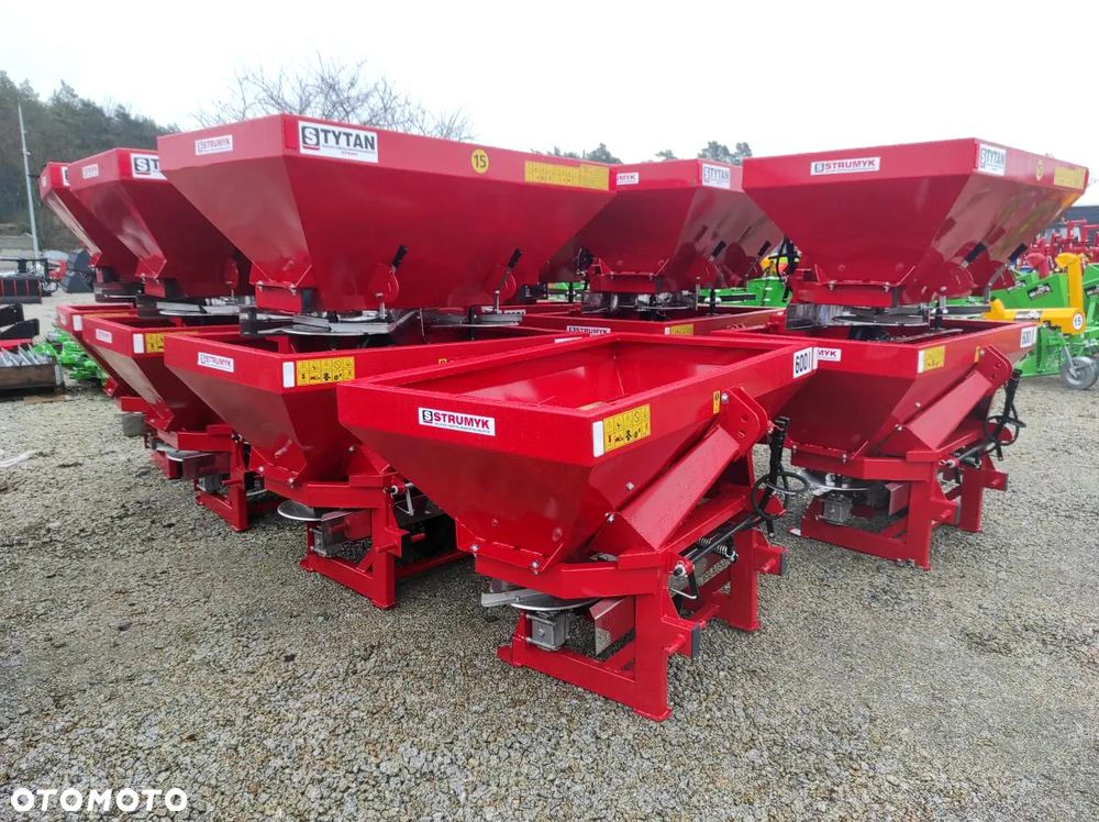 Rozsiewacz nawozu do nawozów Strumyk Tytan 400L 600L 800L 1000L 1200L - 4
