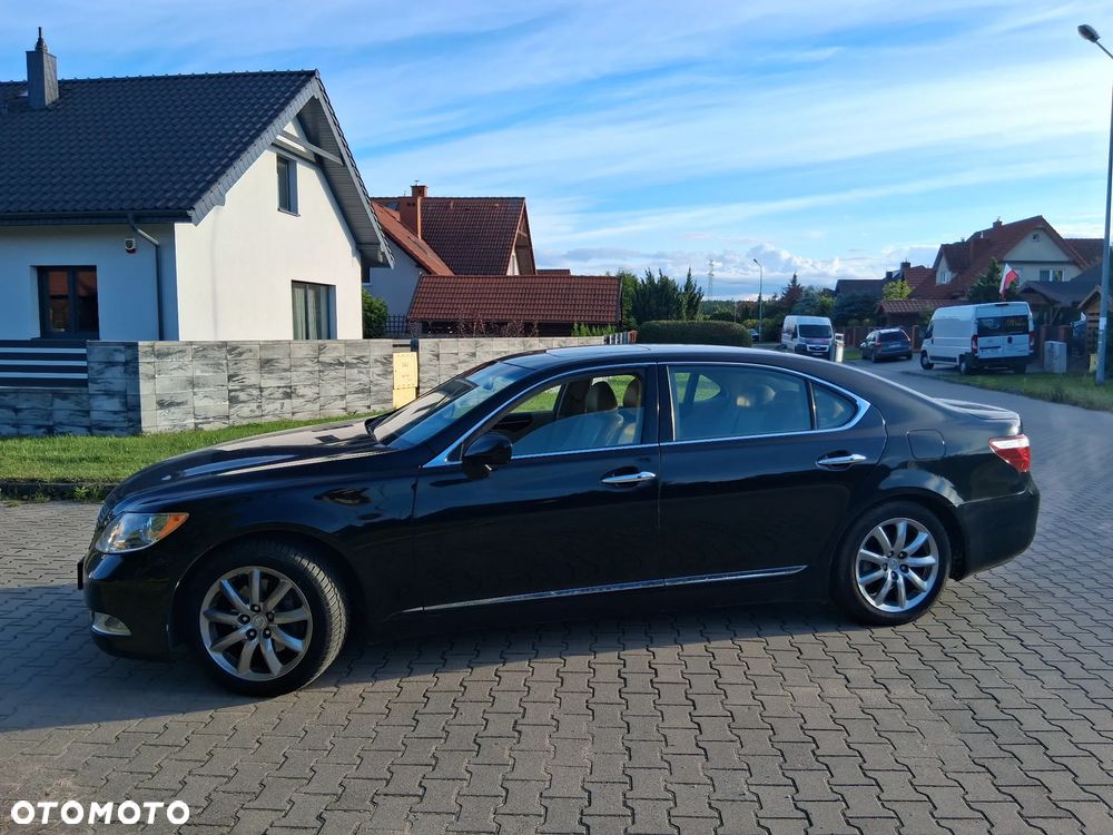 Lexus LS - 4