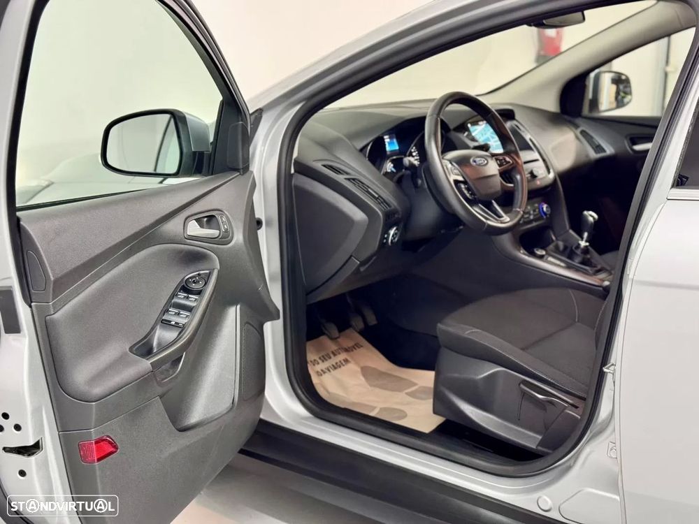 Ford Focus 1.0 EcoBoost S&S ACTIVE X - 19