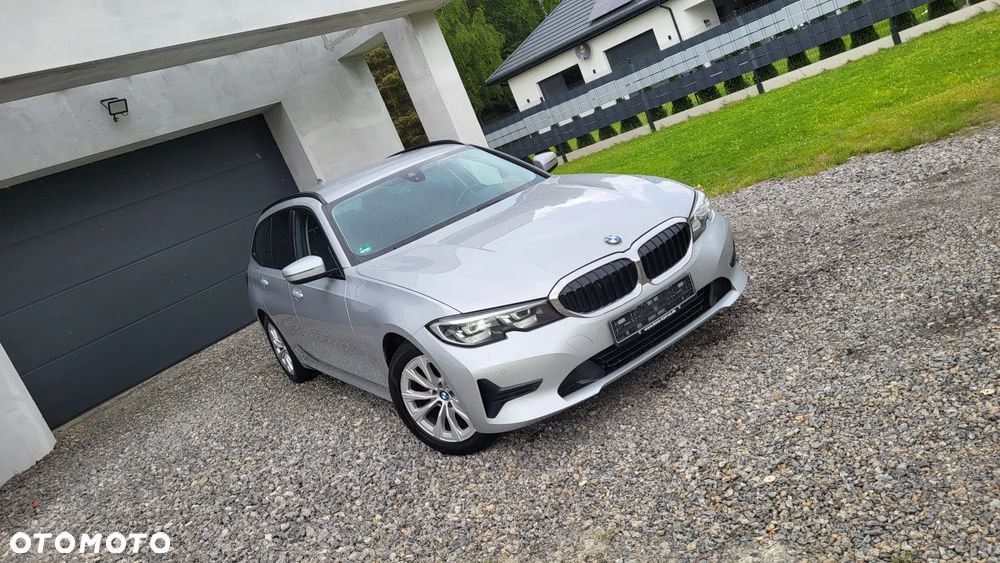 BMW Seria 3 318d Touring - 14