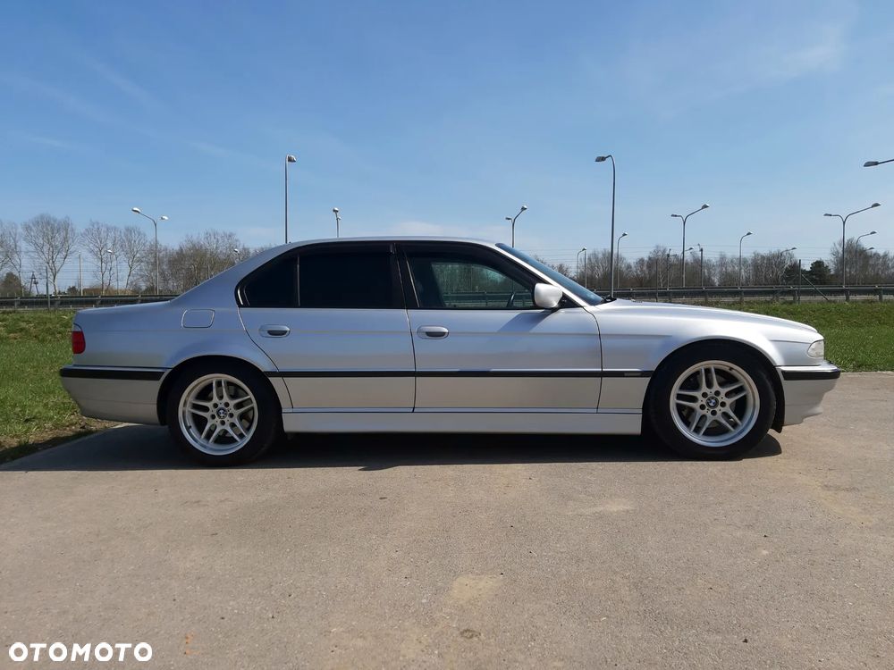 BMW Seria 7 740i - 6