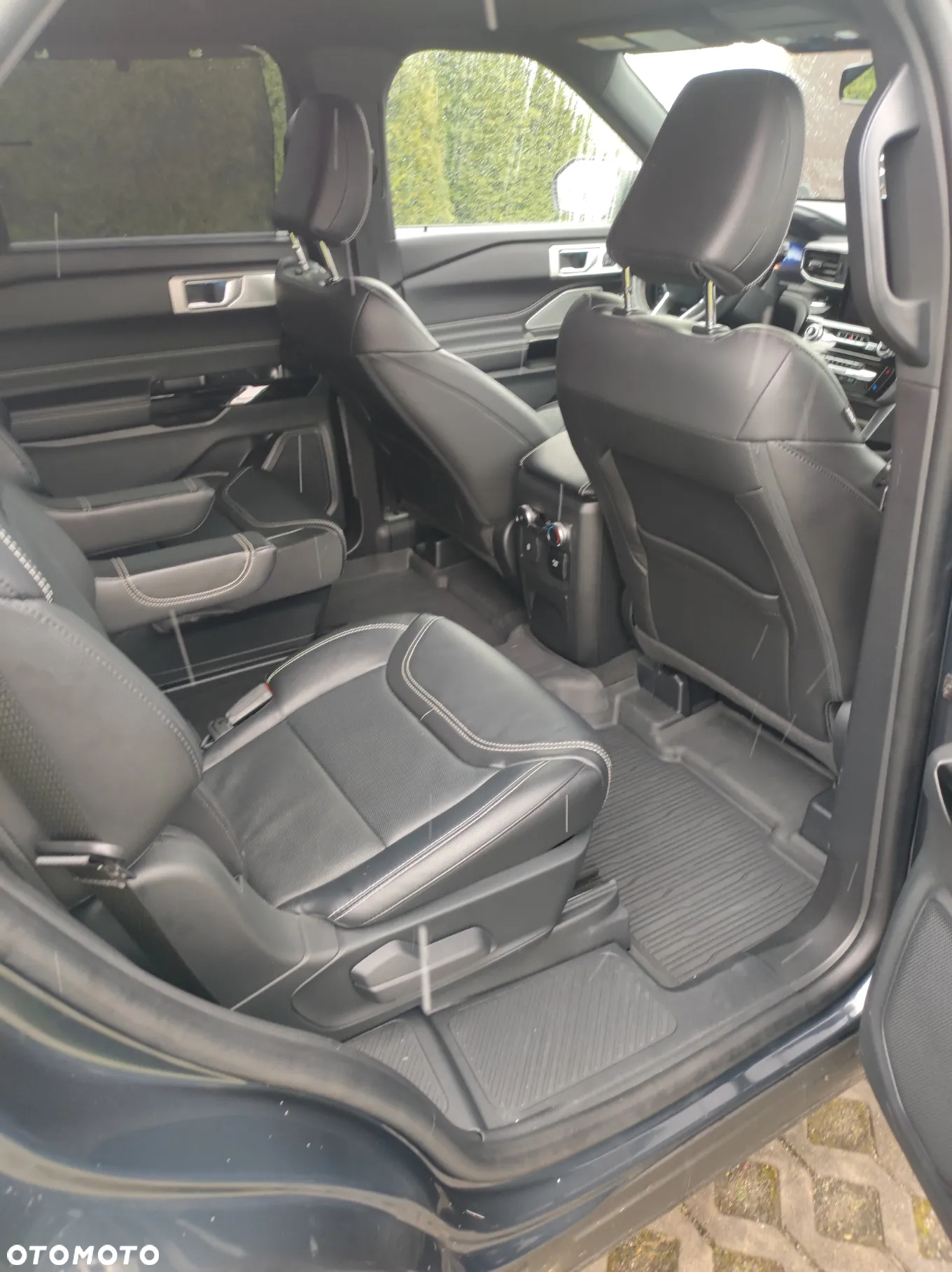 Ford Explorer - 26