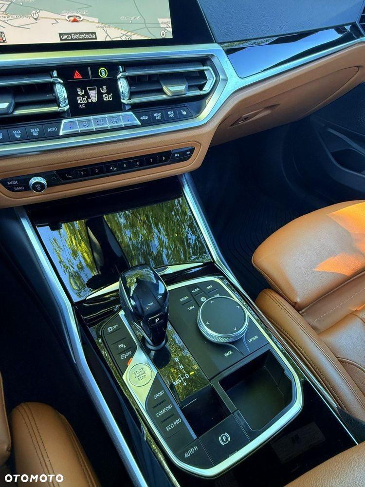 BMW Seria 3 330i xDrive - 32