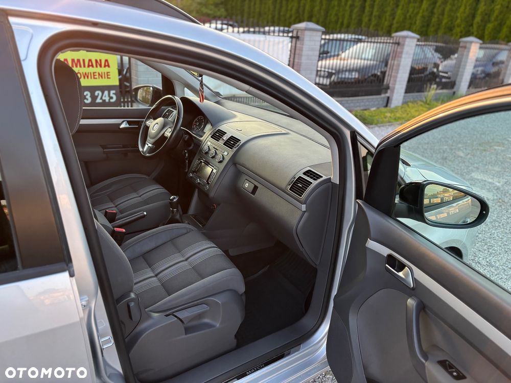 Volkswagen Touran - 11