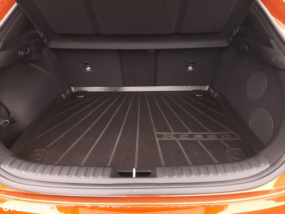Kia XCeed 1.5 T-GDI Business Line DCT - 32