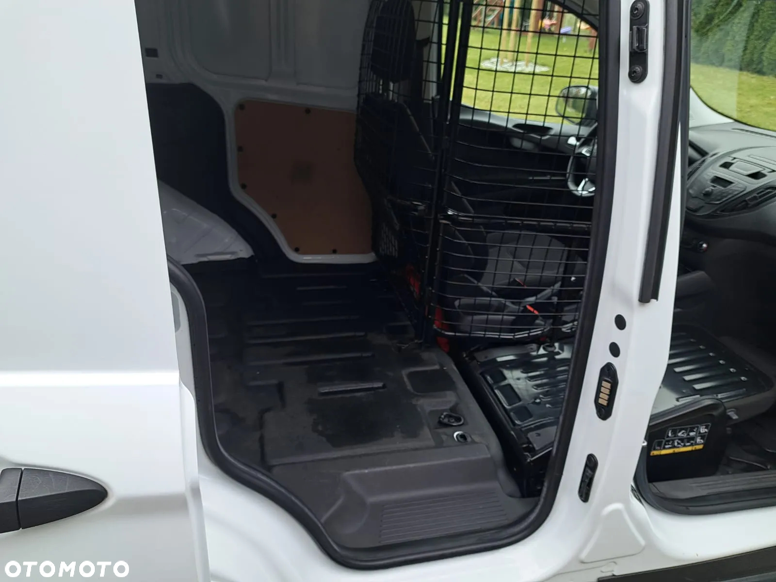 Ford Transit Courier - 11