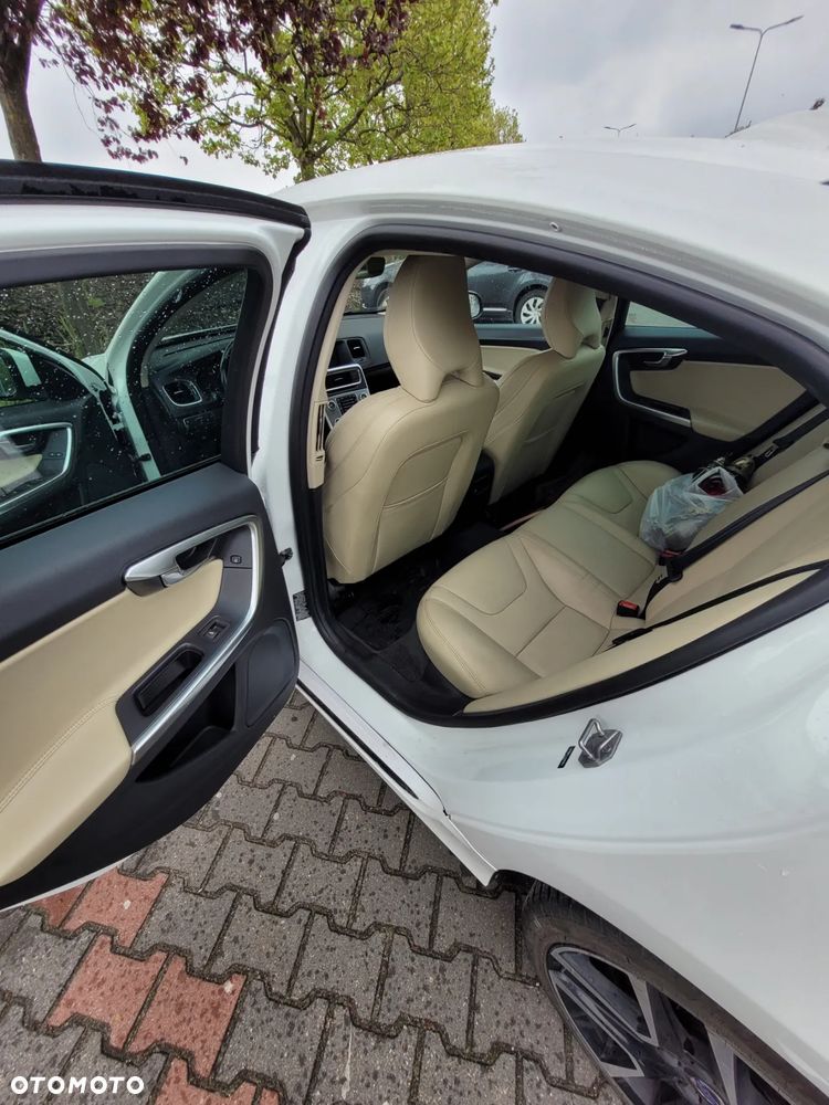 Volvo S60 T5 Drive-E Dynamic Edition (Kinetic) - 6