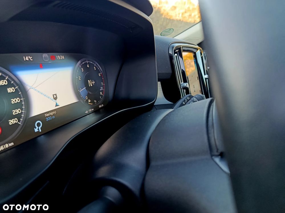Volvo XC 40 T2 Momentum Core - 18
