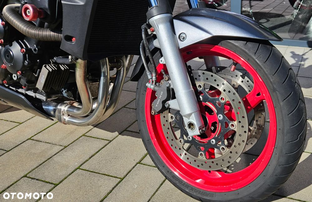 Suzuki GSR - 13