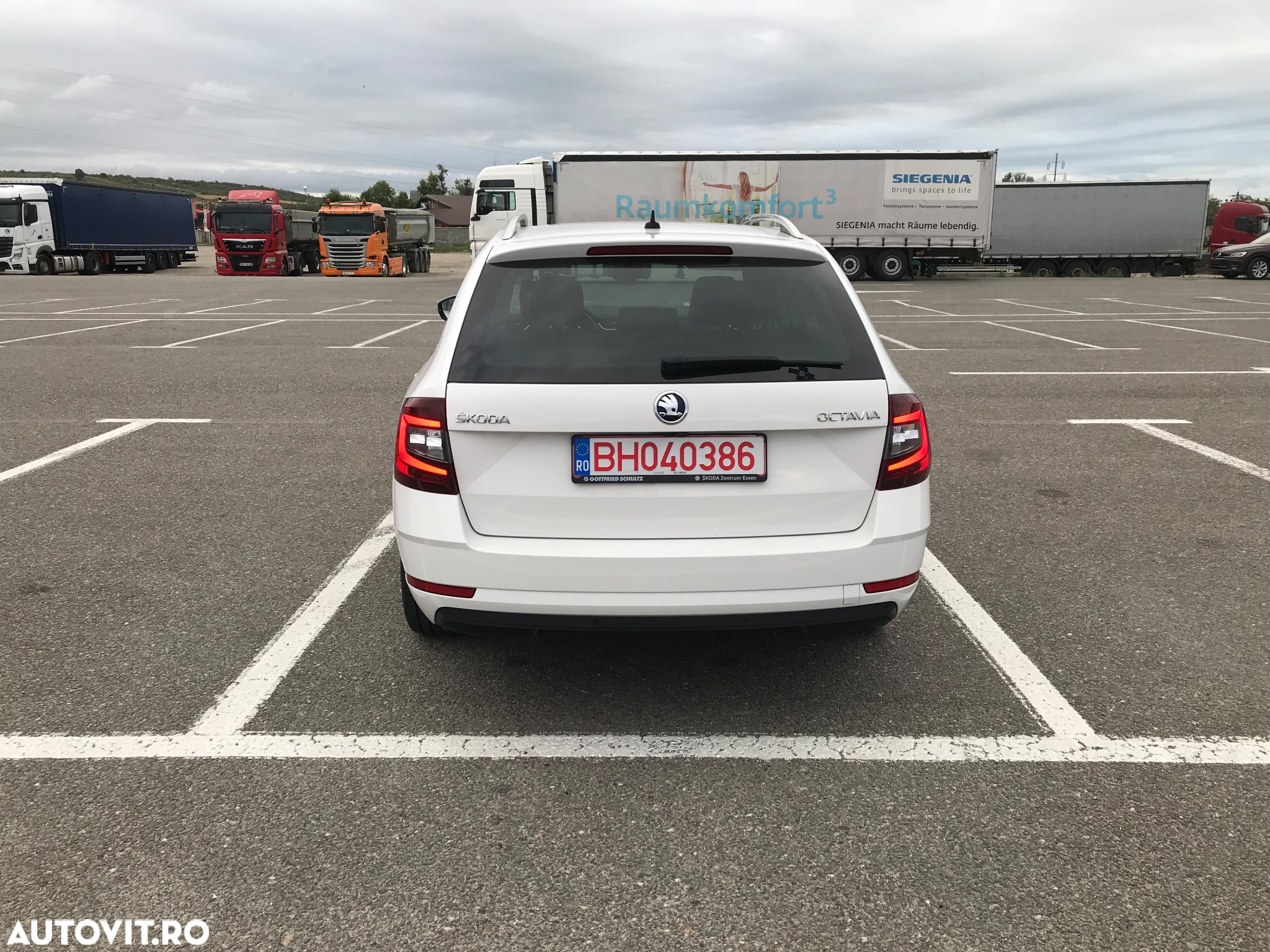 Skoda Octavia Combi Diesel 1.6 TDI DSG Style - 2