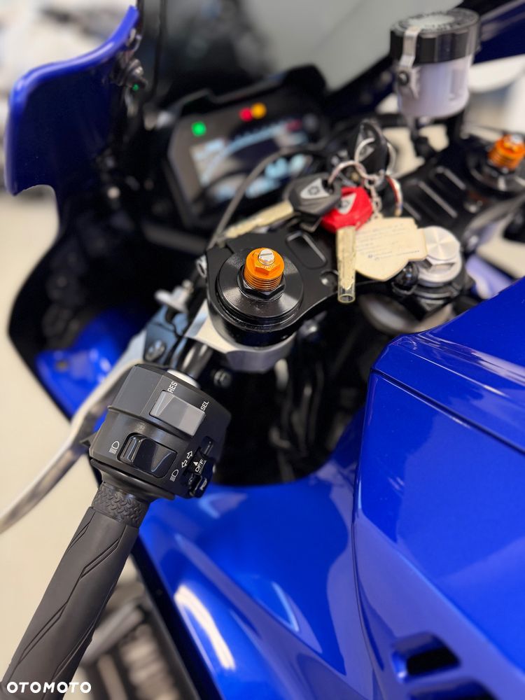 Yamaha R7 - 23
