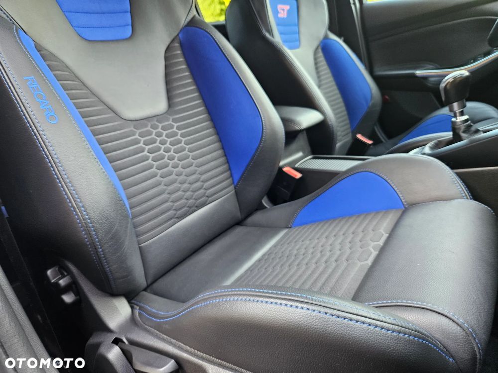 Ford Focus Turnier 2.0 EcoBoost ST mit Leder-Exclusiv-Paket - 22