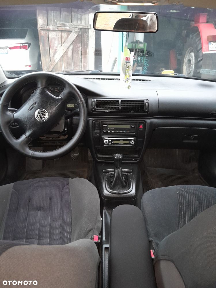 Volkswagen Passat 1.6 - 3
