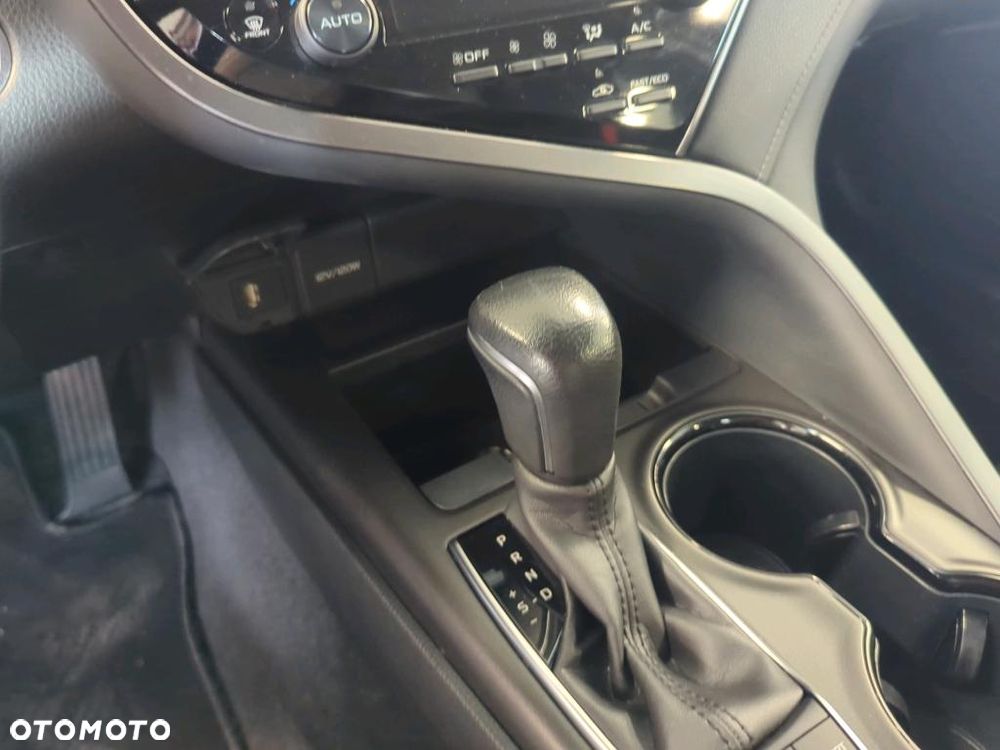 Toyota Camry - 14