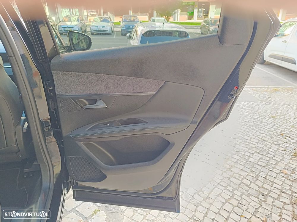 Peugeot 3008 1.6 Hybrid4 Allure Pack e-EAT8 - 33