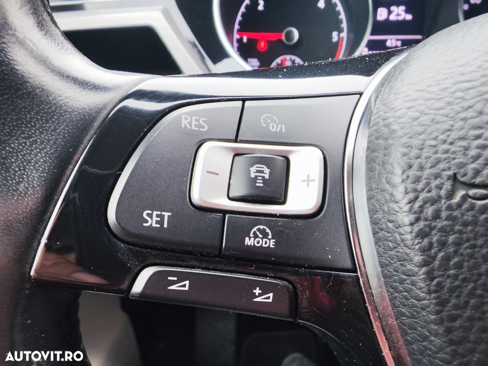 Volkswagen Touran 2.0 TDI DSG Comfortline - 26