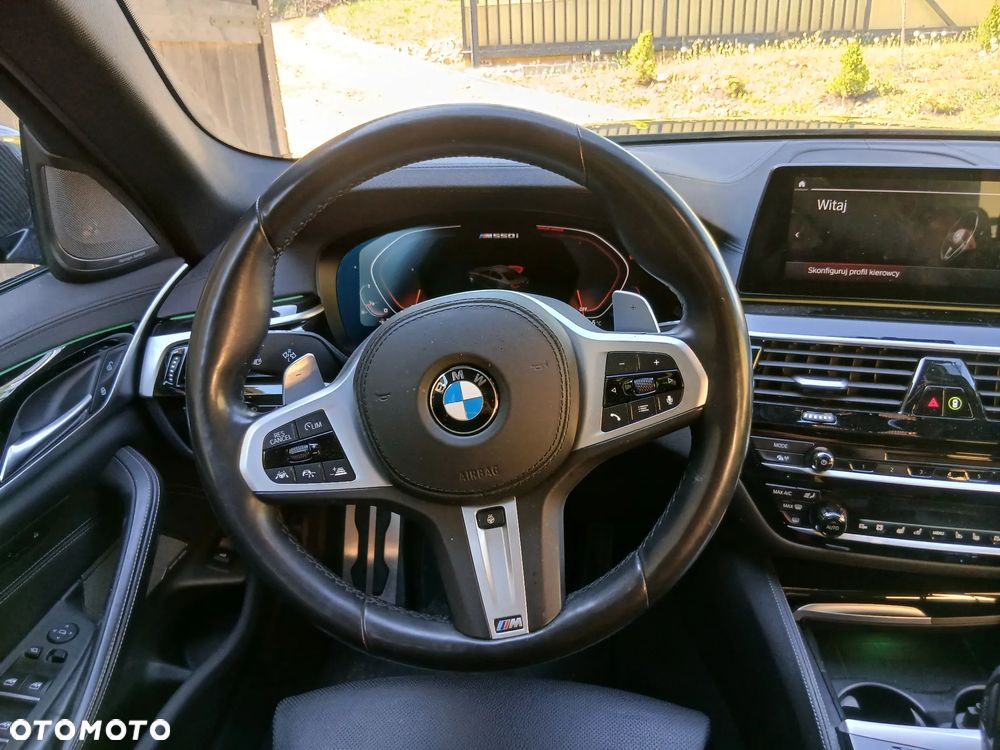 BMW Seria 5 M550i xDrive sport - 8