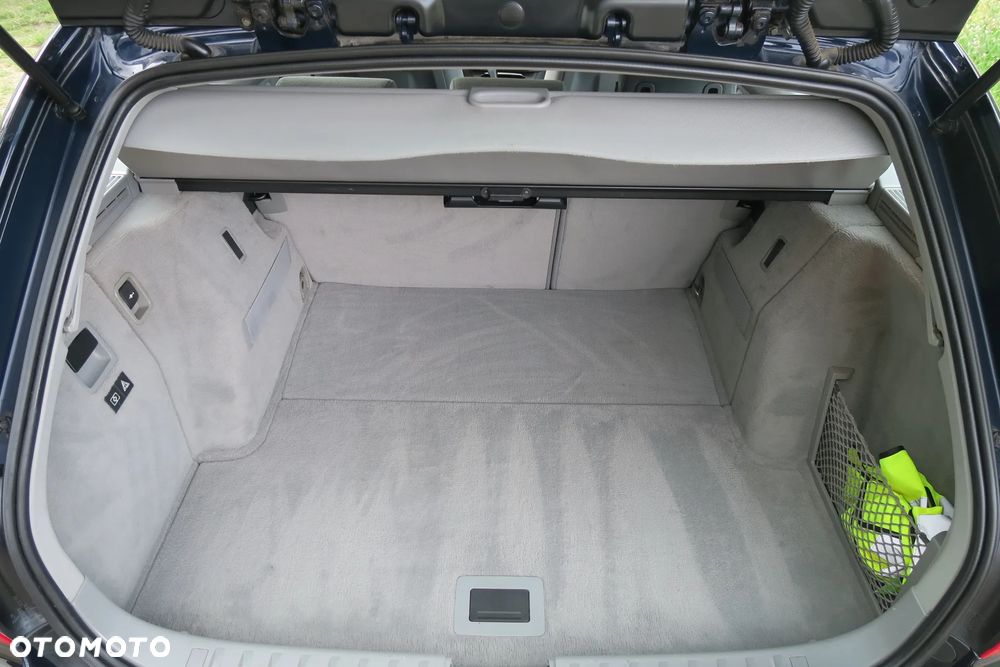 BMW Seria 3 320i Touring - 16