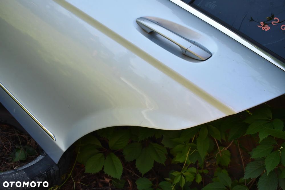 MERCEDES W204 SEDAN DRZWI LEWE TYLNE TYŁ 988 - 8