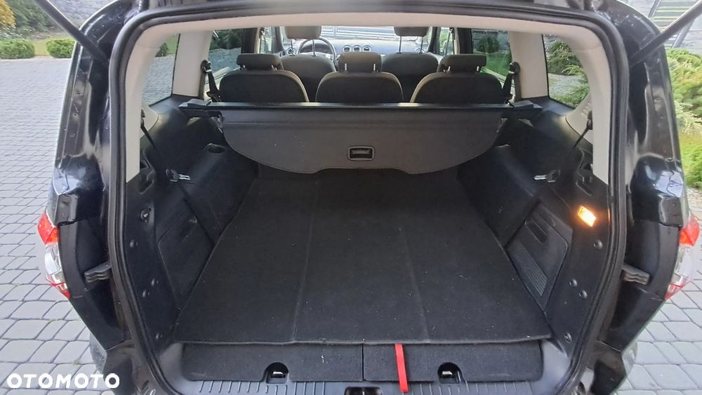 Ford S-Max - 11
