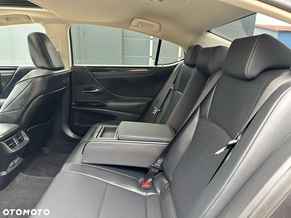 Lexus ES 300h Business Edition - 35