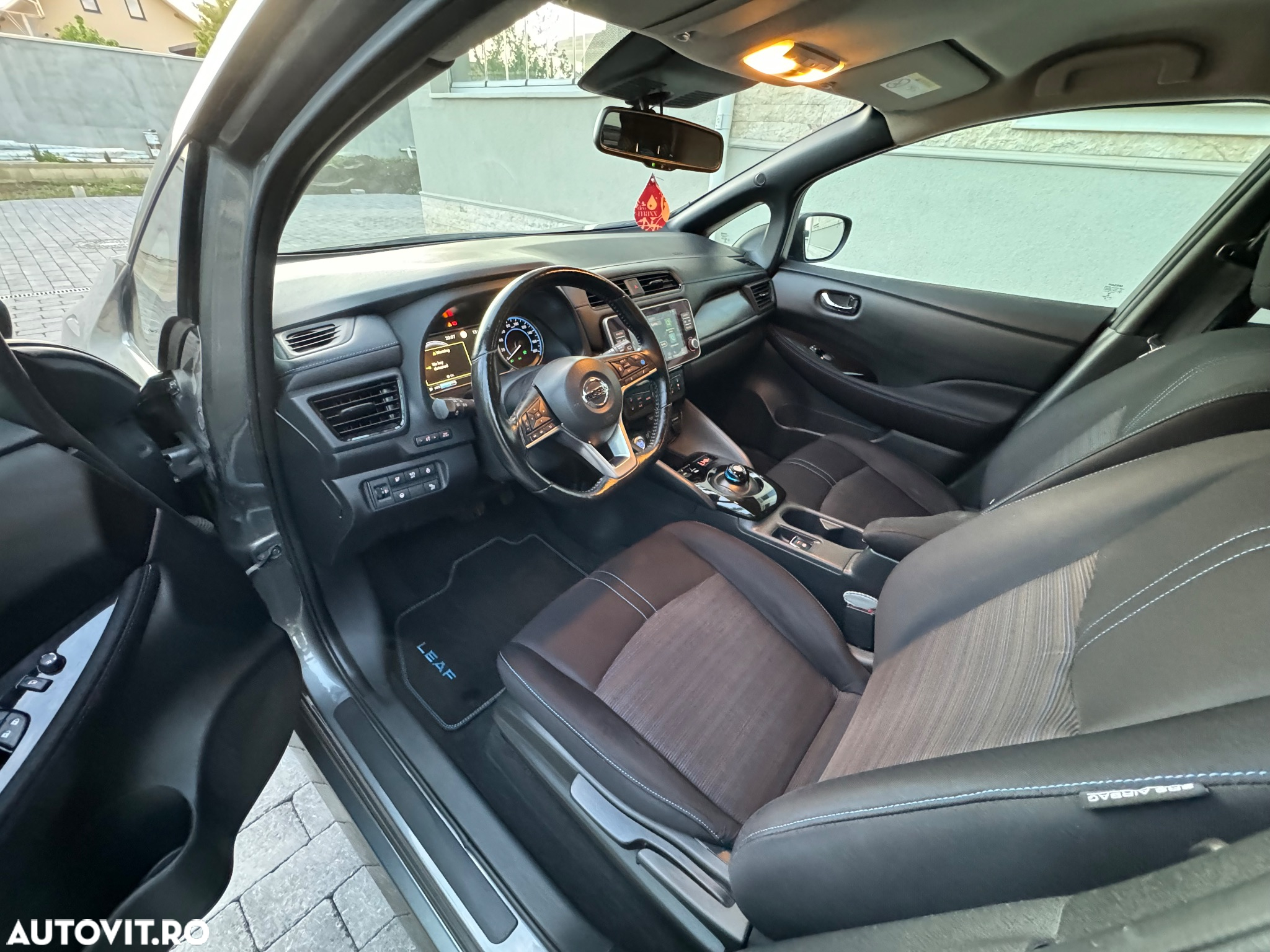 Nissan LEAF N-Connecta - 9