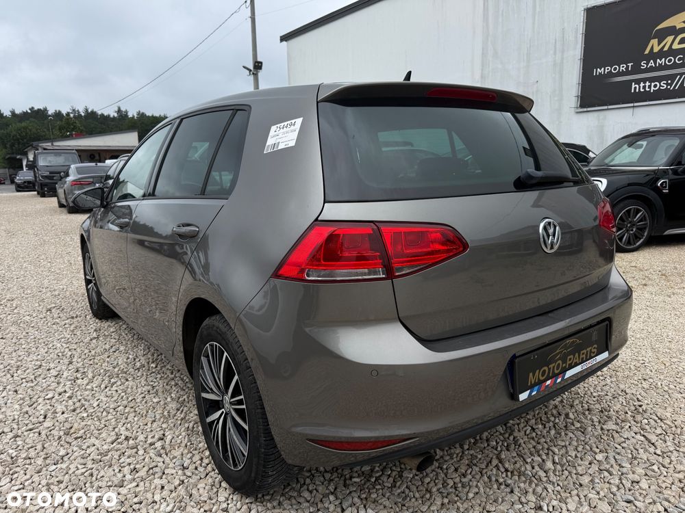 Volkswagen Golf - 1