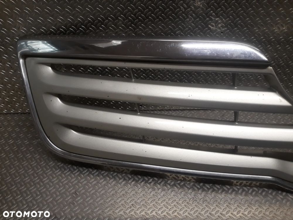 GRILL ATRAPA TOYOTA AVENSIS II 25 LIFT (2006-2009) - 2