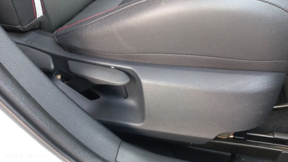 Toyota Corolla 1.8 Hybrid GR Sport - 35
