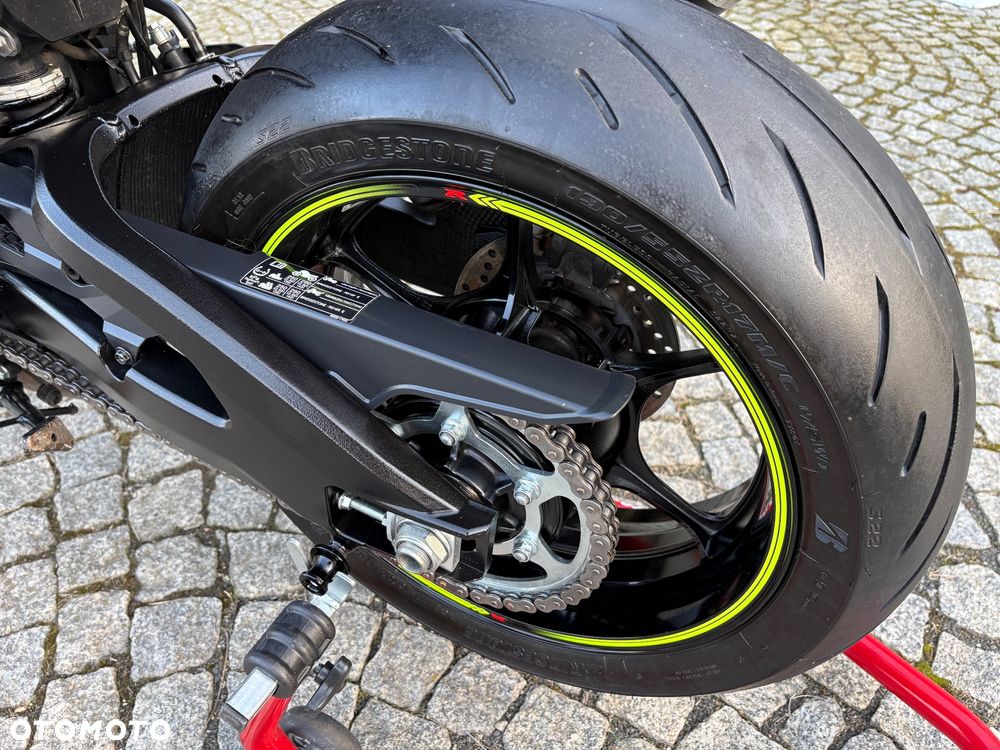 Suzuki GSX-R - 17