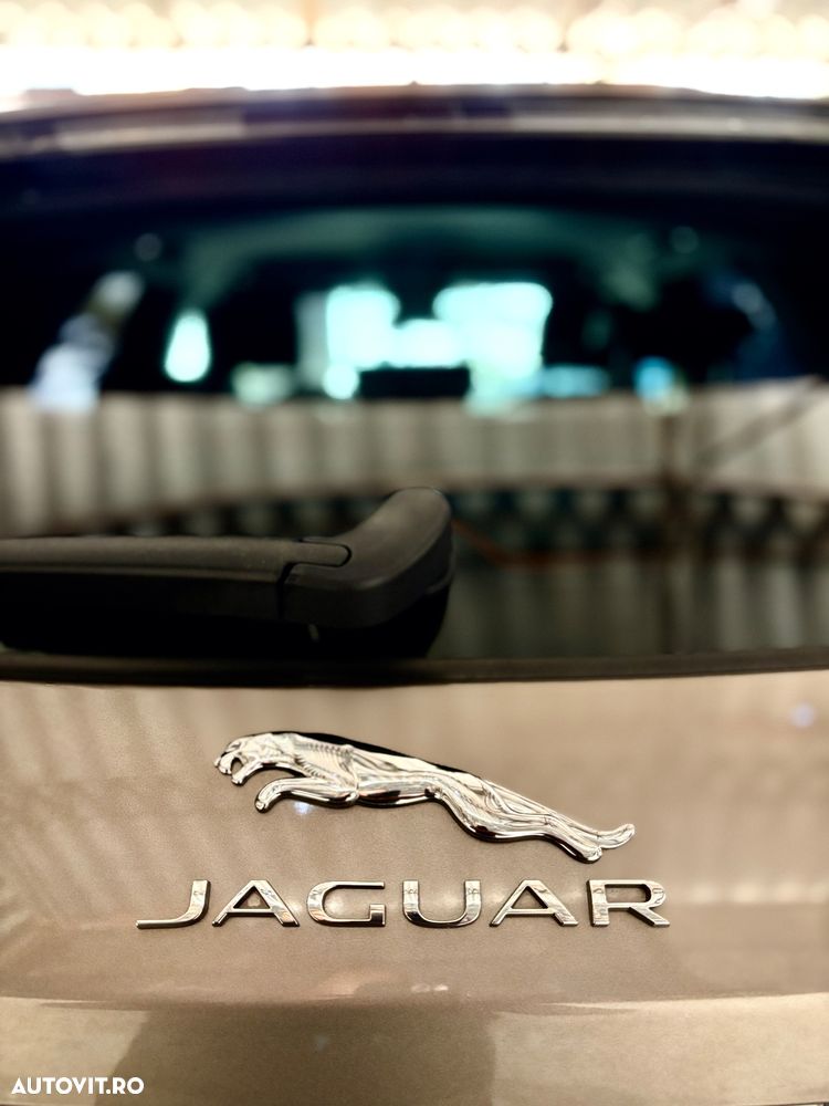 Jaguar F-Pace 20d AWD Portfolio - 11