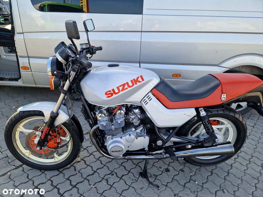 Suzuki GSX - 6
