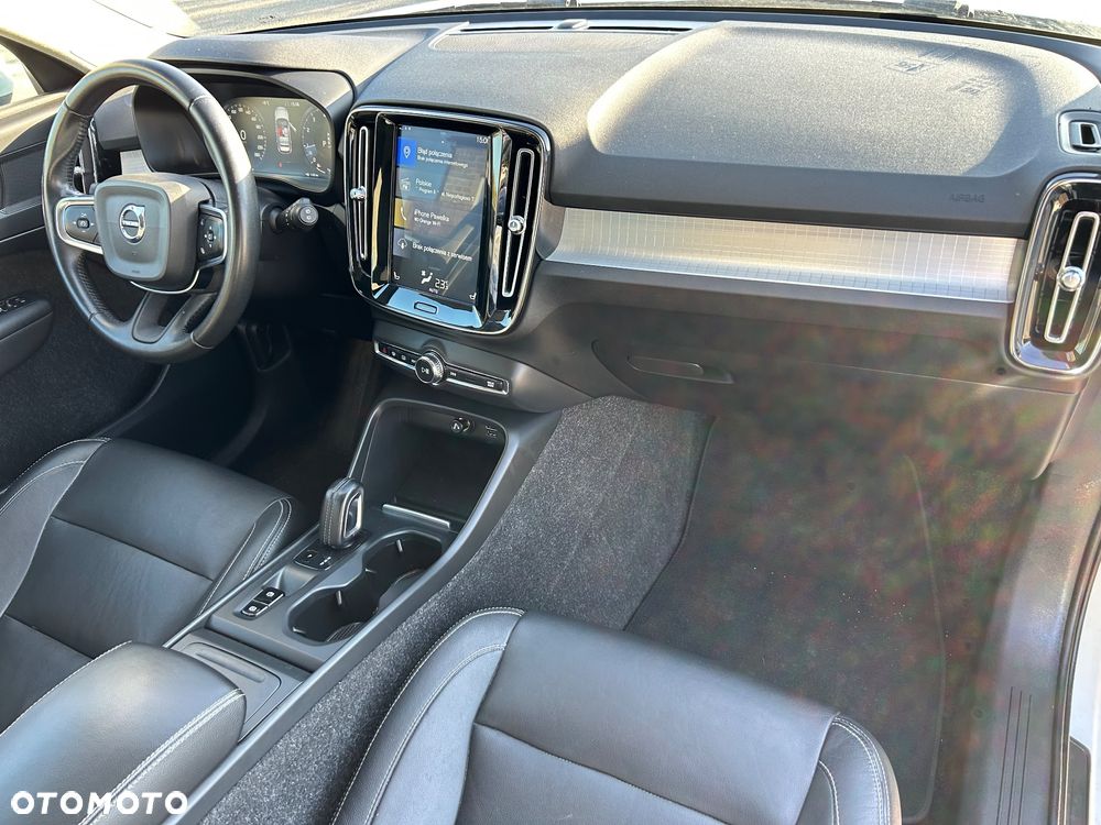 Volvo XC 40 T5 AWD Momentum Pro - 19