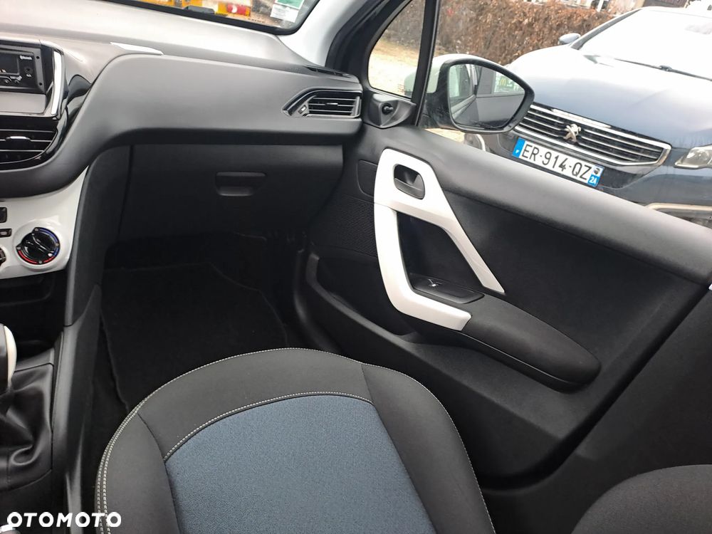 Peugeot 208 - 11