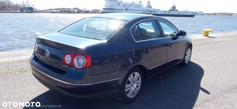 Volkswagen Passat 2.0 TDI DPF Highline - 5