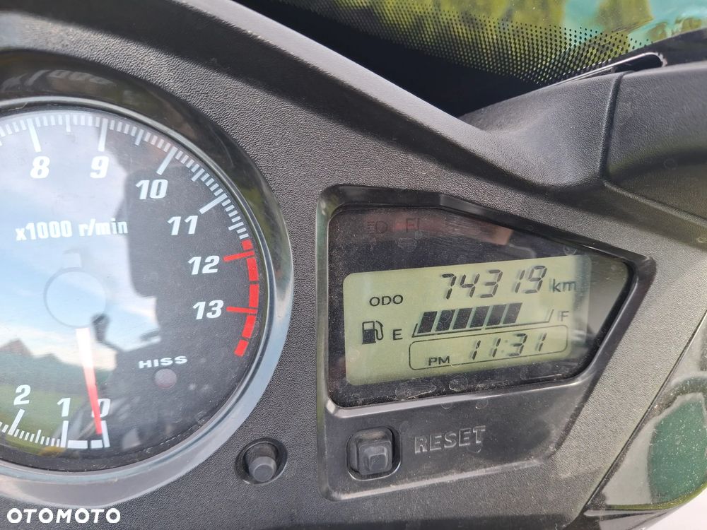 Honda VFR - 4