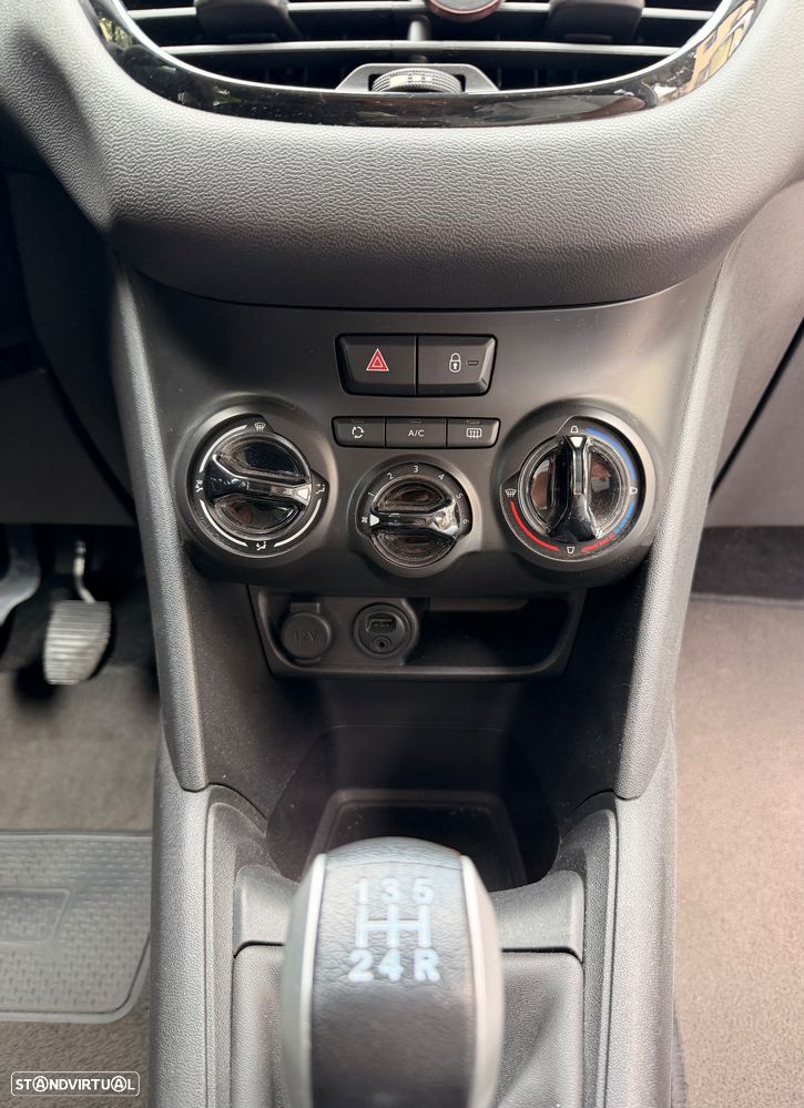Peugeot 208 1.2 VTi Allure - 39