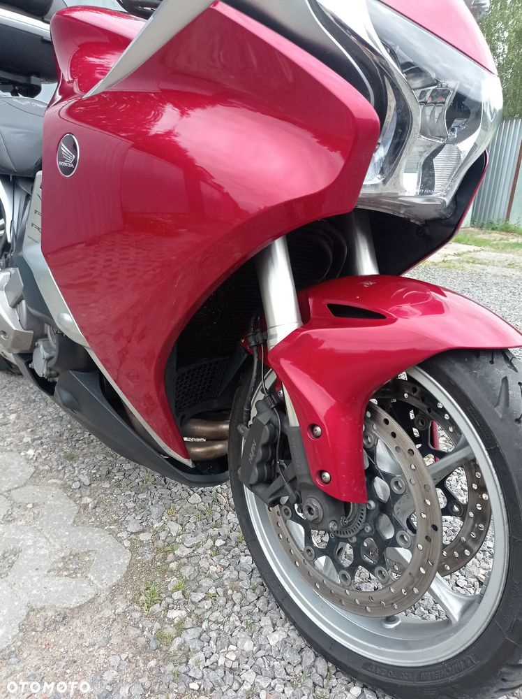 Honda VFR - 3