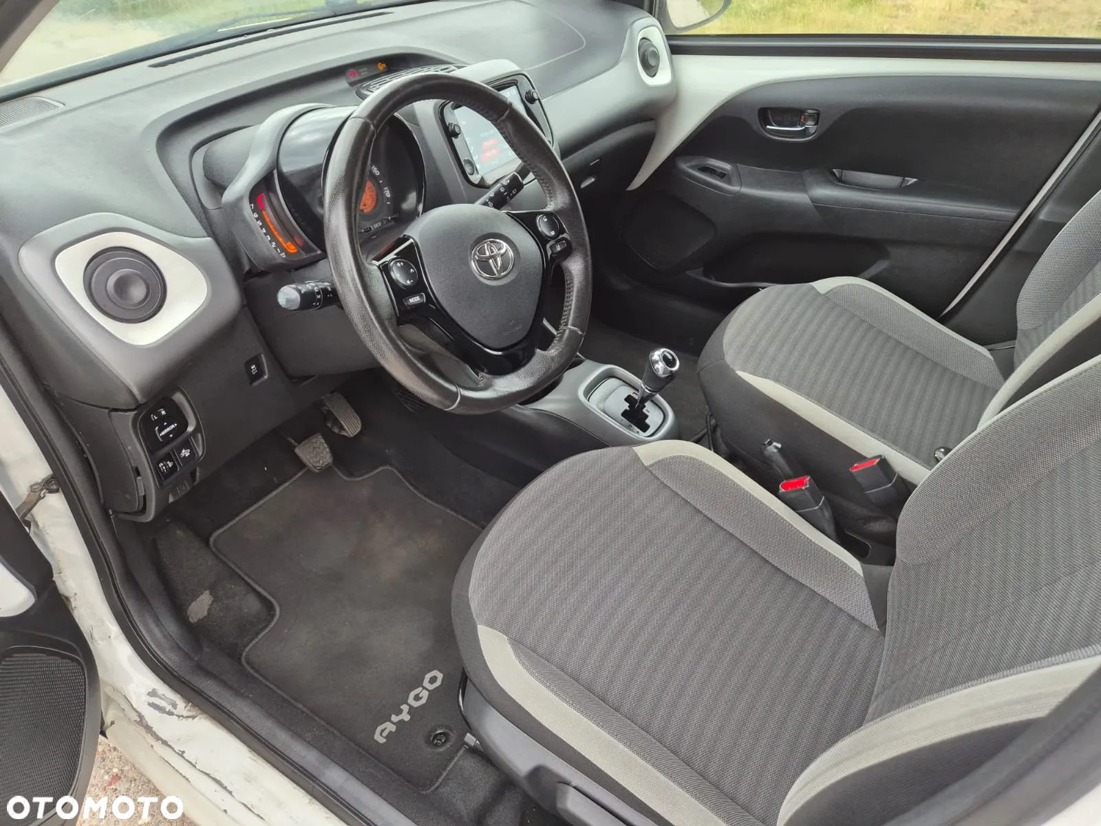 Toyota Aygo x.shift x-play connect - 13