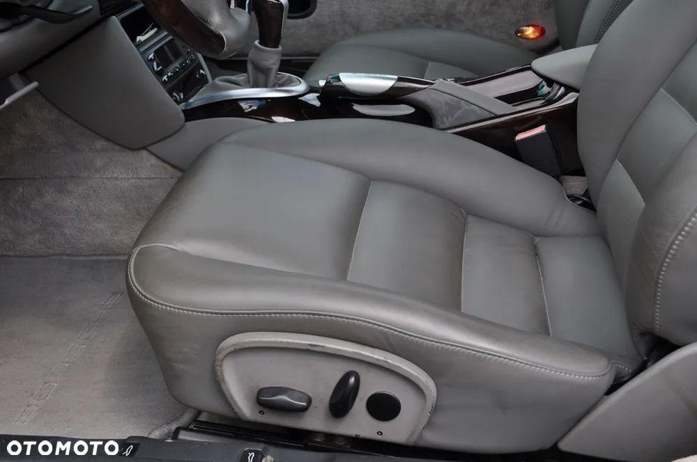 Porsche 911 Carrera - 20