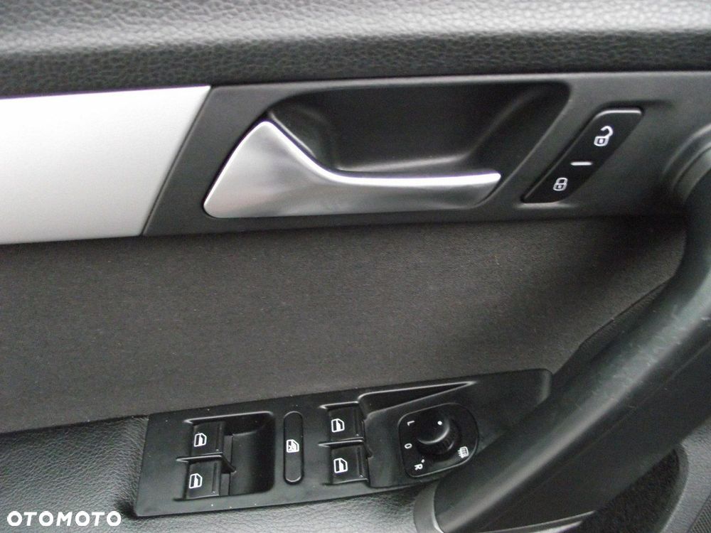 Volkswagen Passat Variant - 13
