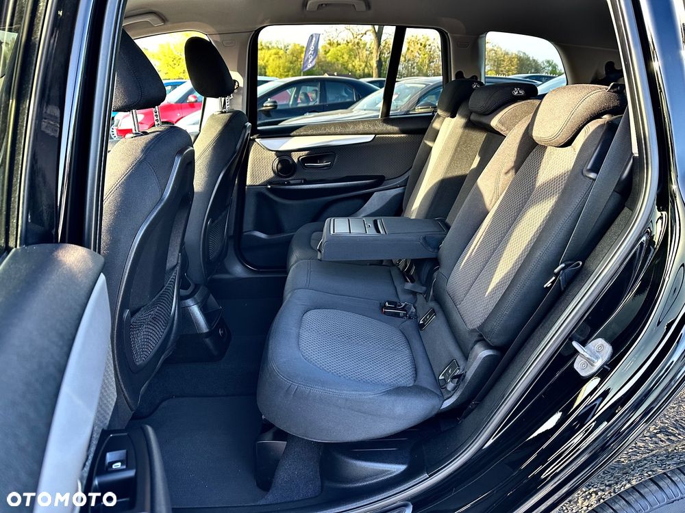 BMW Seria 2 218d - 34