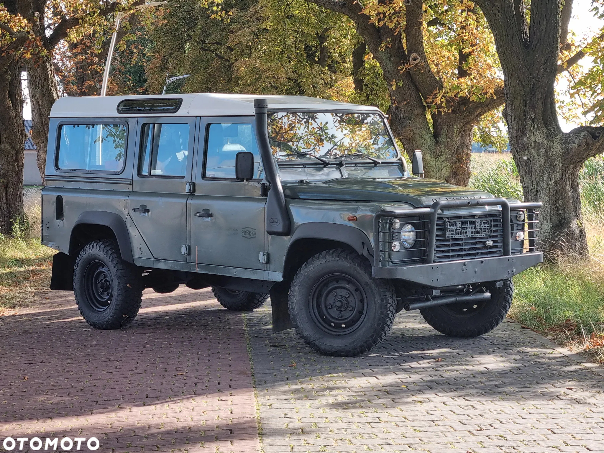 Land Rover Defender - 2