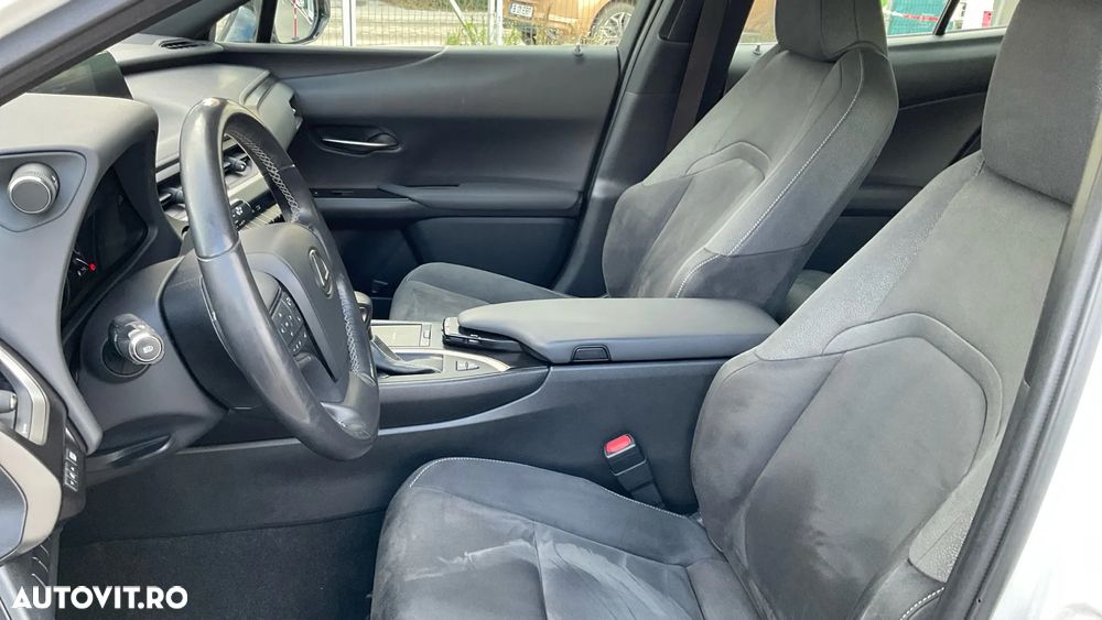 Lexus UX 250h FWD Business - 15