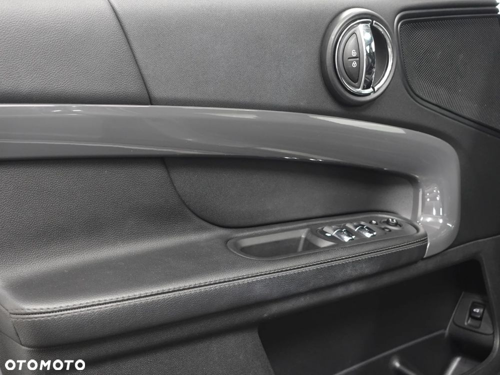 MINI Countryman Cooper All4 Essential Trim - 18