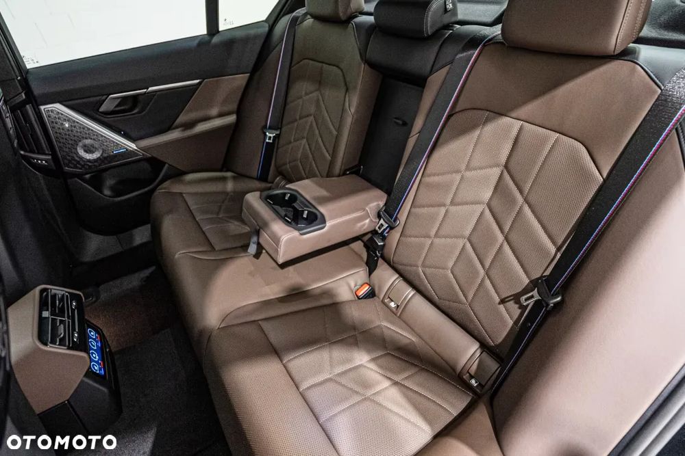 BMW Seria 5 520d xDrive mHEV - 24