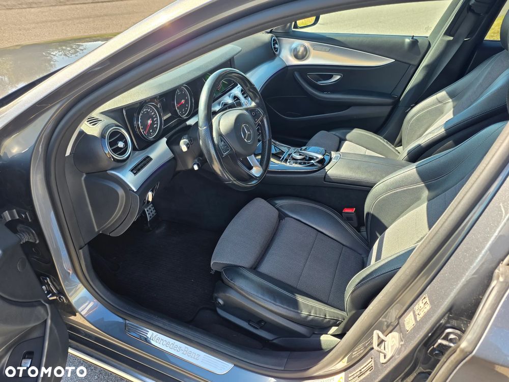 Mercedes-Benz Klasa E 220 d 4-Matic All-Terrain - 11