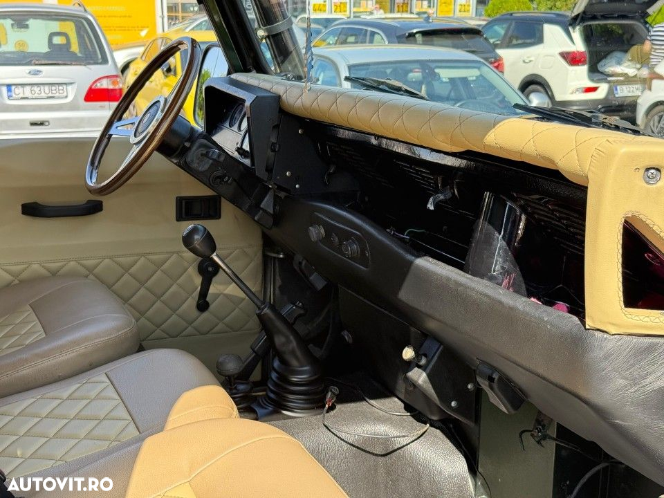 Land Rover Defender - 20