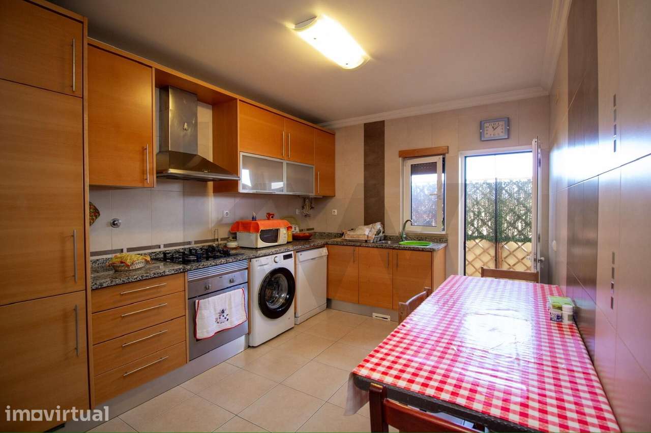 Apartamento T3 em Almeirim: 137m2 Privativos + Garagem Box Fechada com - Grande imagem: 5/26