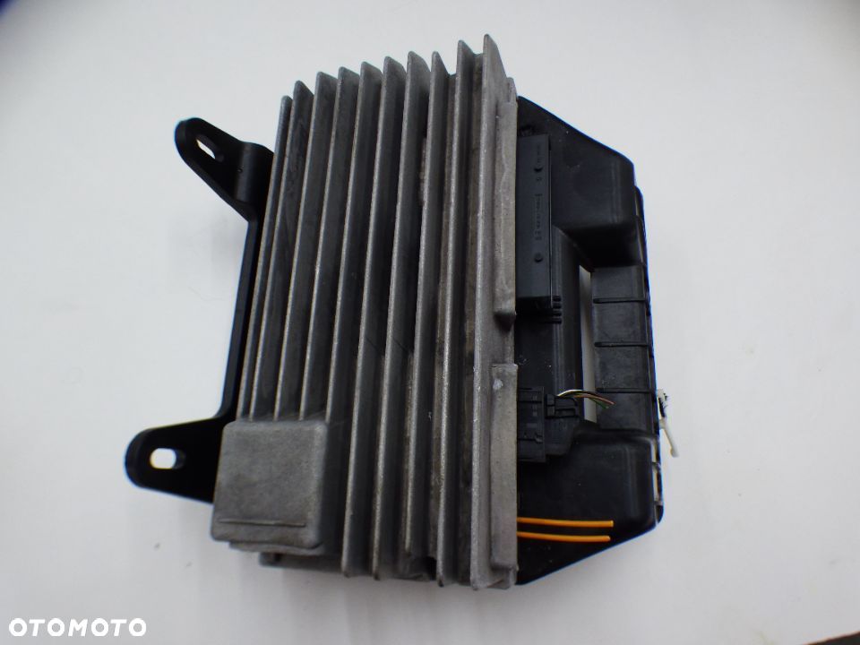 AUDI A4 A5 Q5 WZMACNIACZ BANG OLUFSEN 8T1035223A - 1
